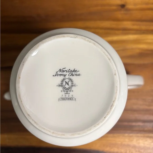 Noritake Ivory China Teapot - Picture 7 of 7